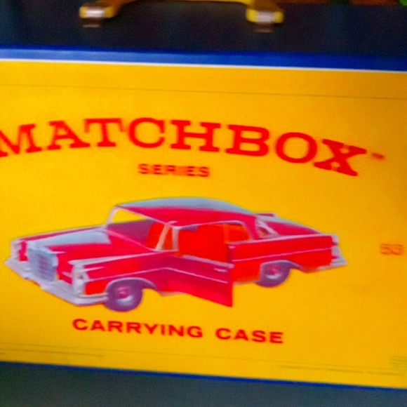 1960's Matchbox vehicles and carrying case. - Picture 1 of 10